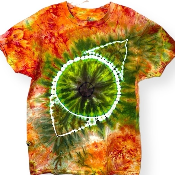 Hand crafted tie dye tshirt dragon's eye and fire green orange Medium M unisex - Picture 1 of 7